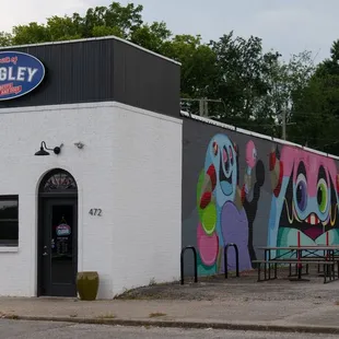 the outside of a restaurant