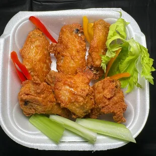 Chicken wings with fries