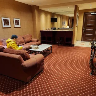 One BR suite on 25th floor facing LV Blvd.  Very comfortable and clean.