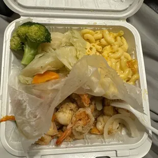 1/2 lb. Jumbo Shrimp &amp; 7 Piece Scallops Grilled Dinner with Macaroni &amp; Cheese, and steamed vegetables