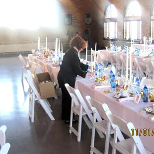 Placing the floral centerpieces by Lynkzstudio at South Shore Pavilion