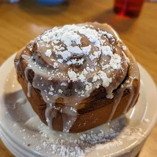 Housemade Sweet Roll | Instagram: @telephonesmoothie