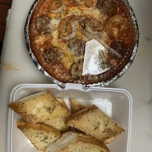 Spaghetti Spaghetti with Meatballs with garlic bread