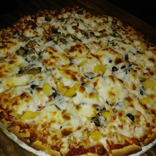 Chicken and mushrooms with pineapples and olives