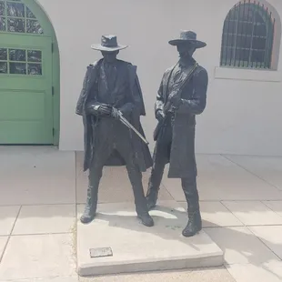 Earp &amp; Holiday Statue (great photo opportunity)