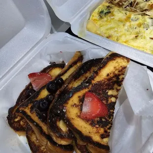 Cinnamon French Toasr w fresh berries