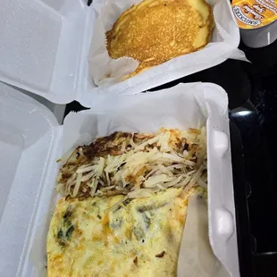 Vege omelet with hashbrown potatoes, pancakes