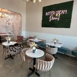 Southern Charm Cakery