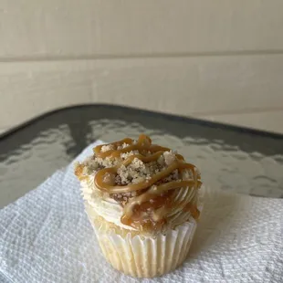 Apple pie salted caramel cupcake