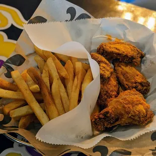 Red Wings &amp; fries