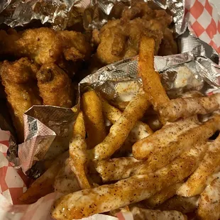 Half Jerk half Ranch seasoning wings and Cajun Ranch seasoning fries.