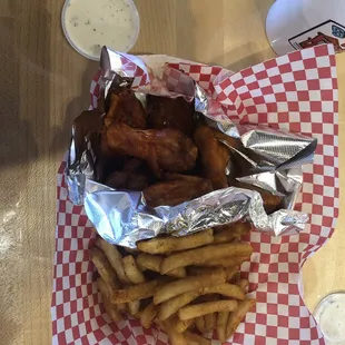 Hot wings and fries