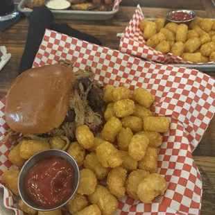 Pulled pork sandwich with tater tots