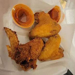 The driest chicken wings as well! No seasoning and overcooked.  C&apos;mon now. Chicken?