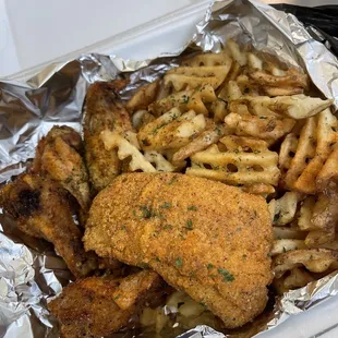 Grippo, wings, fried fish and fries