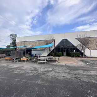 Entrance and picnic tables
