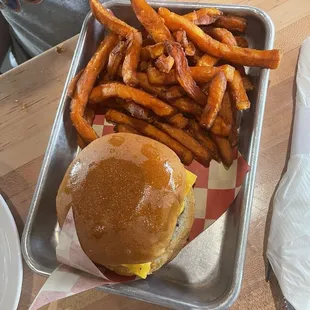 Cheeseburger with sweet potato fries