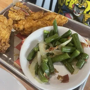 Chicken tenders with green beans