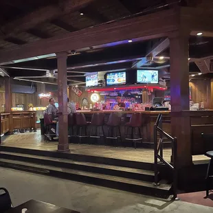 Empty bar cuz the band was mediocre