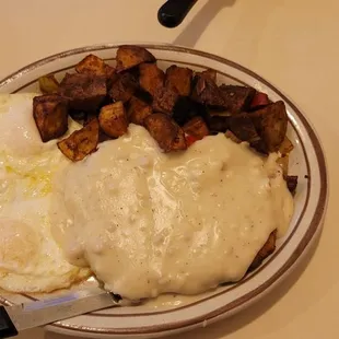 a plate of breakfast food