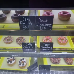 Display of some of the offerings.  They also have blueberry fritters and apple fritters.   Kolaches too.