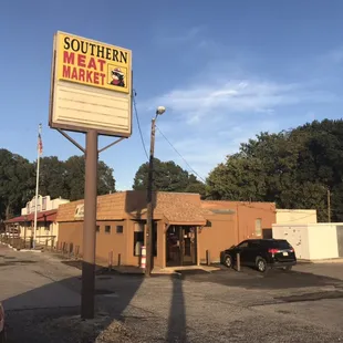 a view of the outside of the building