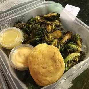 Cheddar Biscuit, Side Brussel Sprouts