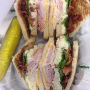 My hubby loved every bite of this sandwhich chicken salad club with ham