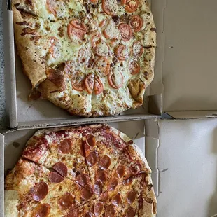MONTE CALVO Pizza and a simple pepperoni!