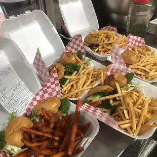 Family orders! Everyone gets their own sliders and fries. #SouthernSliderCoMpanyOfTexas