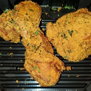 Fried Chicken 3pc (leg/thigh/wing)... excellent seasoning!!!