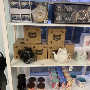 Cat tea pots
