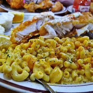 a plate of macaroni and cheese
