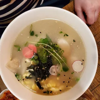 Rice Cake Dumpling Soup