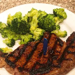 Ribeye (medium, no sauce needed) , broccoli 
 
 FMOI @dameeatsthis