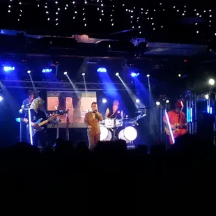 Molly Rinwalds rocked in their 80s style.