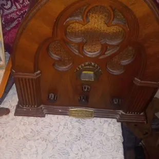 Special edition antique radio 1930 am FM works no scratches speakers loud on it