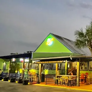 the outside of the restaurant