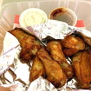 Baked wings w/BBQ sauce and ranch