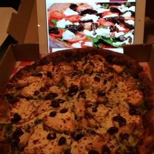 Does this picture look anything like the pizza on the screen? This was the same item.