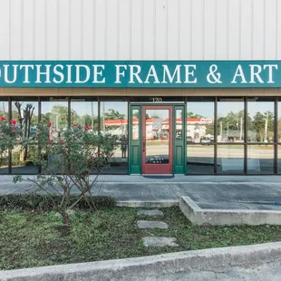 Southside Frame and Art,  is a Custom Picture Frame and Art Shop; located at 120 Staring lane Baton Rouge, Louisiana 70810