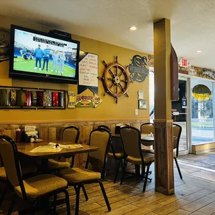 seating area with tv and tables