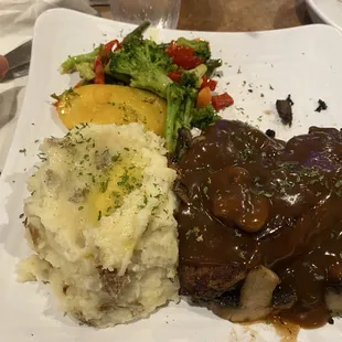 Meatloaf with mash and Veggies
