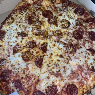 Extra large pepperoni pizza