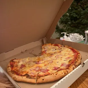 Large Fiftieth State (Canadian Bacon &amp; Pineapple) with extra cheese and onions