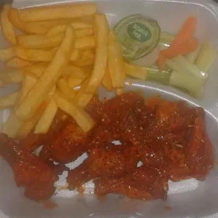 Hot Wings With Fries