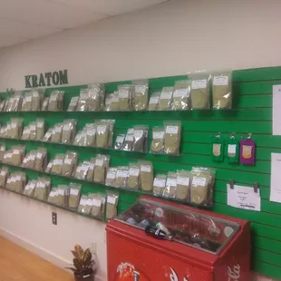 Kratom powder wall in half oz, oz, quarter pounds, quarter kilos, half kilos, full kilos (able to split half kilos and full kilos).