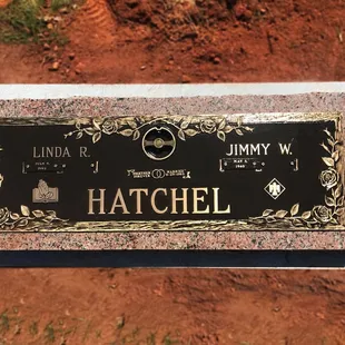 Absolutely stunning Companion Bronze Memorial, with a floral vase