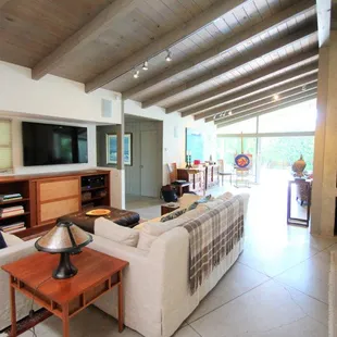Nob Hill Mid Century/Contemporary Home with pool