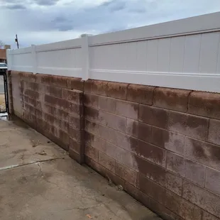 Block topper privacy fence